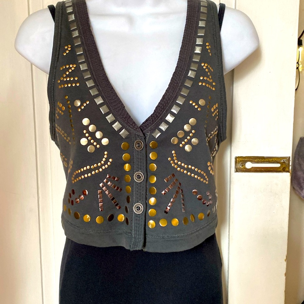 Abercrombie and Fitch med grey vest